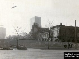 H C Andersens Boulevard   Nedrivningen af det gamle industrihus 1977.jpg